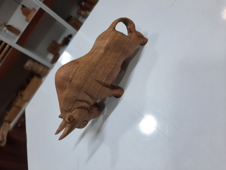 فیگور گاومیش چوبی